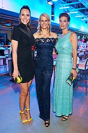 Esther Sedlaczek, Natasha Grün,  Sarah Kronsbein  bei der Eröffnung BMW Airport Service am Flughafen München, 28. Juni 2019, ©Foto: People Picture/Jens Hartmann für BMW